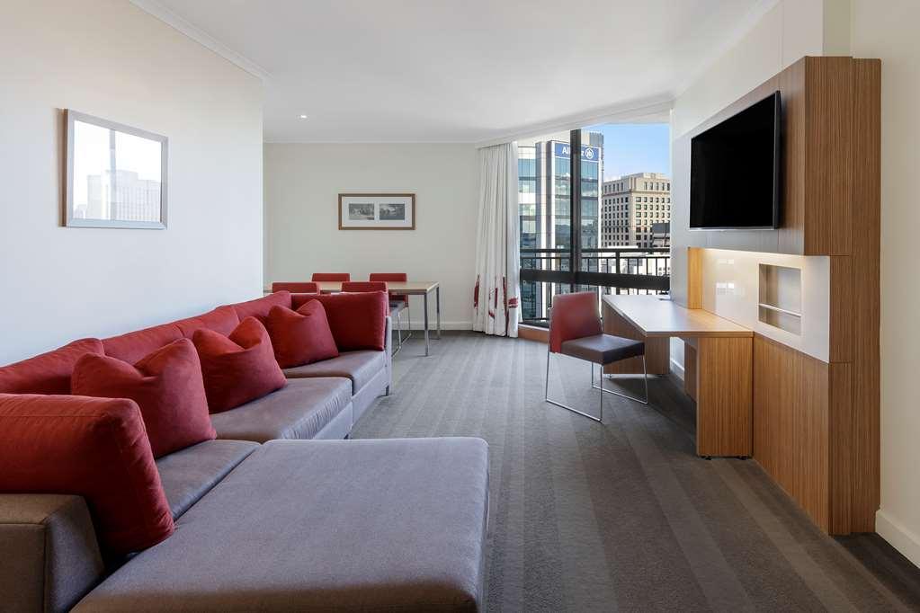 Amora Hotel Brisbane Rom bilde A suite at the hotel