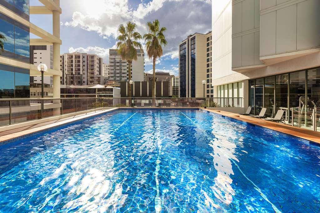 Amora Hotel Brisbane Fasiliteter bilde The pool at the hotel