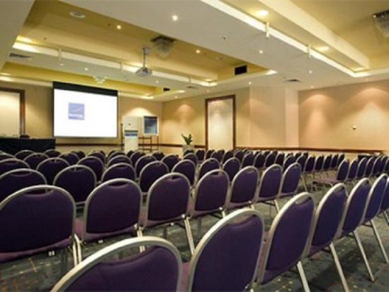 Amora Hotel Brisbane Eksteriør bilde A typical conference room