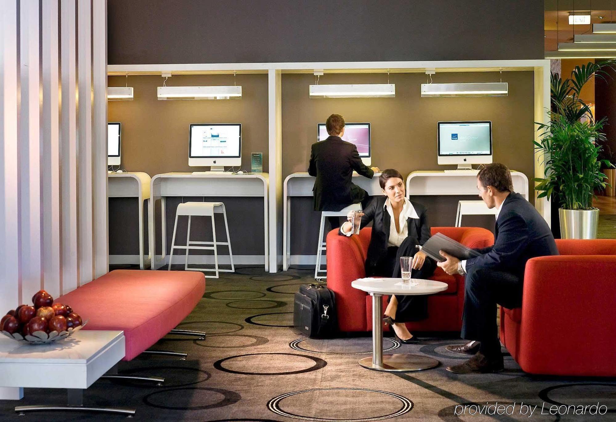 Amora Hotel Brisbane Eksteriør bilde Business center